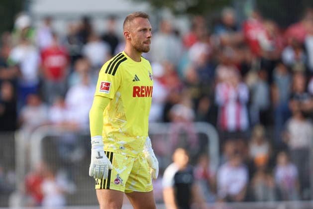 Torwart Marvin Schwäbe (1. FC Köln) schaut waehrend des Testspiels zwischen 1. FC Köln und SV Bergisch Gladbach 09, Belkaw Arena am 23. July 2026 in Bergisch Gladbach, Deutschland. (Foto von Oliver Kaelke DeFodi Images) +++ Torwart Marvin Schwäbe (1. FC Köln) looks on during the friendly match between 1. FC Köln and SV Bergisch Gladbach 09 at Belkaw Arena on July 23, 2026 in Bergisch Gladbach, Germany. (Photo by Oliver Kaelke DeFodi Images) (Photo by Oliver Kaelke DeFodi Images) - *** Goalkeeper Marvin Schwäbe of 1. FC Köln looks on during the friendly match between 1. FC Köln and SV Bergisch Gladbach 09 at Belkaw Arena on July 23, 2026, in Bergisch Gladbach, Germany. Photo by Oliver Kaelke, DeFodi Images. Goalkeeper Marvin Schwäbe of 1 FC Köln looks on during the friendly match between 1 FC Köln and SV Bergisch Gladbach 09 at Belkaw Arena on July 23, 2026 in Bergisch Gladbach, Germany Photo by Oliver Kaelke DeFodi Images Photo by Oliver Kaelke DeFodi Images