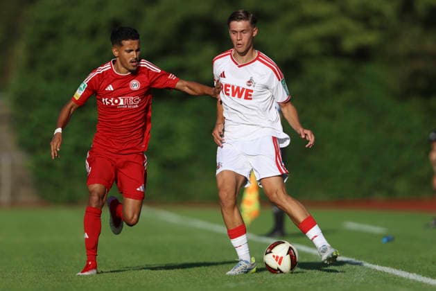 Sami Akremi (SV Bergisch Gladbach 09) und Jonathan Friemel (1. FC Köln) im Zweikampf waehrend des Testspiels zwischen 1. FC Köln und SV Bergisch Gladbach 09, Belkaw Arena am 23. July 2026 in Bergisch Gladbach, Deutschland. (Foto von Oliver Kaelke DeFodi Images) +++ Sami Akremi (SV Bergisch Gladbach 09) und Jonathan Friemel (1. FC Köln) battle for the ball during the friendly match between 1. FC Köln and SV Bergisch Gladbach 09 at Belkaw Arena on July 23, 2026 in Bergisch Gladbach, Germany. (Photo by Oliver Kaelke DeFodi Images) (Photo by Oliver Kaelke DeFodi Images) - *** Sami Akremi of SV Bergisch Gladbach 09 and Jonathan Friemel of 1 FC Köln battle for the ball during the friendly match between 1 FC Köln and SV Bergisch Gladbach 09 at Belkaw Arena on July 23, 2026, in Bergisch Gladbach, Germany Photo by Oliver Kaelke DeFodi Images Sami Akremi of SV Bergisch Gladbach 09 and Jonathan Friemel of 1 FC Köln battle for the ball during the friendly match between 1 FC Köln and SV Bergisch Gladbach 09 at Belkaw Arena on July 23, 2026 in Bergisch Gladbach, Germany Photo by Oliver Kaelke DeFodi Images Photo by Oliver Kaelke DeFodi Images