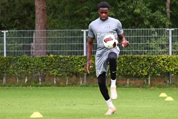 23.07.2026, NED, Fußball, Herren, 1. Bundesliga, Saison 2026 2027, Trainingslager, Rasenplatz, SV Elversberg Raif Adam ( SV Elversberg 15 ) trainierte nur individuell Stroe Rasenplatz Gelderland Niederlande *** July 23, 2026, NED, Soccer, Men s, 1. Bundesliga, 2026–2027 Season, Training Camp, Grass Field, SV Elversberg Raif Adam SV Elversberg 15 trained only individually Stroe Grass Field Gelderland Netherlands Copyright: xNordphotox xSMx