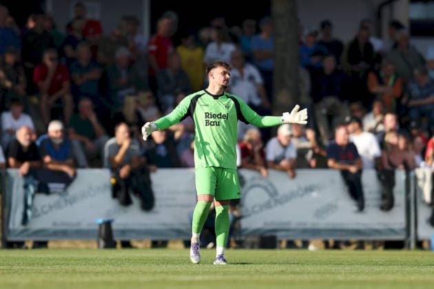 23.07.2026, Herren, Fussball, Saison 2026 2027, Regionalliga Bayern, 1. Spieltag: TSV Aubstadt - 1. FC Schweinfurt 1905 Jan Mottl ( 37, 1. FC Schweinfurt 1905) gestikuliert, Arme, Hände, hadert Sulzfeld Schulstadion Aubstadt (NGN Arena) Bayern Deutschland *** July 23, 2026, Men s Soccer, 2026–2027 Season, Bavarian Regional League, Matchday 1: TSV Aubstadt 1, FC Schweinfurt 1905; Jan Mottl 37; FC Schweinfurt 1905 player gesturing with arms and hands, looking frustrated; Sulzfeld School Stadium, Aubstadt, NGN Arena, Bavaria, Germany