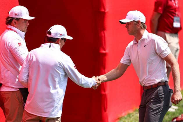 Golf 2026: PGA, Golf Herren 3M Open: Round 1 Cam Davis of Australia shakes hands with officials after completing his round on the 18th hole during the first round of the 2026 3M Open at TPC Twin Cities on July 23, 2026 in Blaine, Minnesota. Steven Garcia CSM (Credit Image: Â Steven Garcia Cal Media) Blaine Minnesota USA EDITORIAL USE ONLY Copyright: xx ZUMA-20260723_zma_c04_082.jpg StevenxGarciax csmphotothree505520