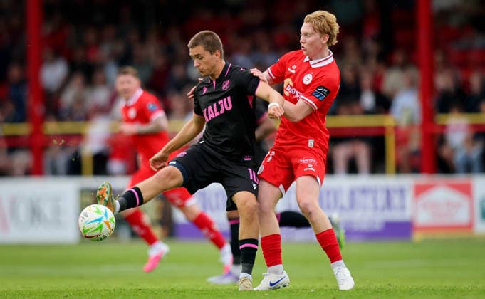 UEFA Europa Conference League Second Qualifying Round First Leg, Tolka Park, Dublin 23 7 2026 Shelbourne vs Nomme Kalju FC Shels™ Jack Henry-Francis and Nikita Ivanov of Kalju Jack Henry-Francis and Nikita Ivanov 23 7 2026  Copyright: xx RB1_3215