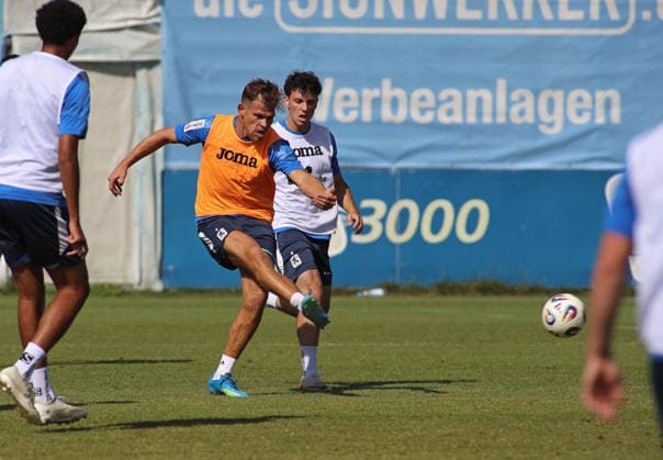 Fussball, Herren, Regionalliga Bayern, Saison 2026 2027, TSV 1860 München, Training Florian Niederlechner (TSV 1860 München) bei einem Torschuss, Ball *** Soccer, Men s, Bavarian Regional League, 2026–2027 Season, TSV 1860 Munich, Training: Florian Niederlechner of TSV 1860 Munich taking a shot on goal, ball