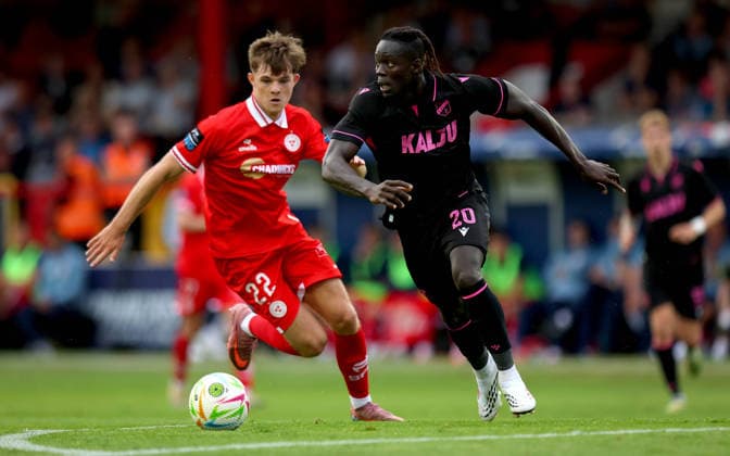 UEFA Europa Conference League Second Qualifying Round First Leg, Tolka Park, Dublin 23 7 2026 Shelbourne vs Nomme Kalju FC Shels™ Sean Moore and Modou Tambedou of Kalju Sean Moore and Modou Tambedou 23 7 2026  Copyright: xx RB1_4295