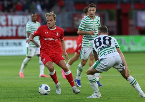 ENSCHEDE - FC Twente player Thomas van den Belt during the UEFA Europa League second qualifying round match between FC Twente and Ferencvaros at Grolsch Veste on July 23, 2026 in Enschede, the Netherlands. (Photo by DeFodi Images) - *** ENSCHEDE FC Twente player Thomas van den Belt during the UEFA Europa League second qualifying round match between FC Twente and Ferencvaros at Grolsch Veste on July 23, 2026, in Enschede, the Netherlands. Photo by DeFodi Images