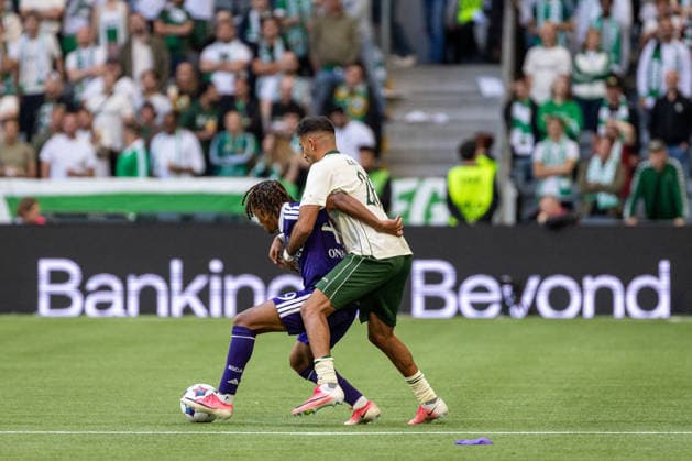 260723 Jayden Onia Seke of Anderlecht and Montader Madjed of Hammarby during the UEFA Europa League second qualifying round football match between Hammarby and Anderlecht on July 23, 2026 in Stockholm. Photo: Michael Campanella BILDBYRAN COP 313 KJ0354 fotboll football soccer fotball uefa europa league europa league kval qualifying round qualification hammarby anderlecht bbeng grappa33 *** July 23, 2026: Jayden Onia Seke of Anderlecht and Montader Madjed of Hammarby during the UEFA Europa League second qualifying round soccer match between Hammarby and Anderlecht on July 23, 2026 in Stockholm. Photo by Michael Campanella, BILDBYRAN COP 313 KJ0354. soccer, football, UEFA Europa League, Europa League qualifying round, Hammarby, Anderlecht, bbeng, grappa33  Copyright: MICHAELxCAMPANELLA BB260723MC094