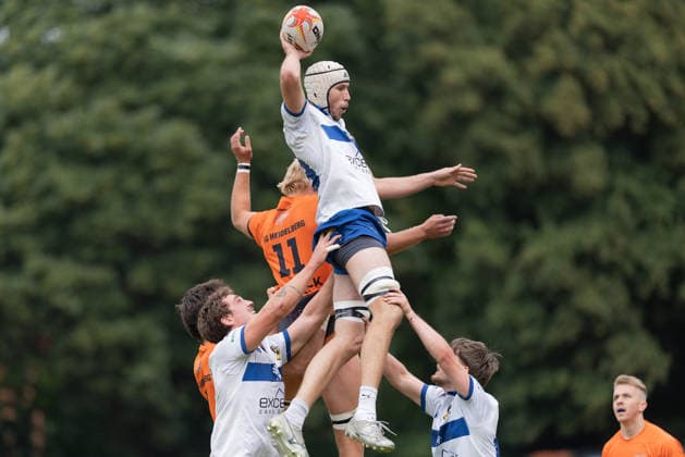 Deutsche Meisterschaften im Siebener-Rugby 2026 Ben Surblys (TSV Handschuhsheim) gewinnt den Gasseneinwurf gegen Hannes Adler (RG Heidelberg). Deutsche Meisterschaften im Siebener-Rugby am 23. Juli 2026 in Hannover., Hannover Niedersachsen Deutschland Erika-Fisch-Stadion *** 2026 German Sevens Rugby Championships: Ben Surblys TSV Handschuhsheim wins the coin toss against Hannes Adler RG Heidelberg. German Sevens Rugby Championships on July 23, 2026, in Hanover, Hanover, Lower Saxony, Germany, at Erika Fisch Stadium