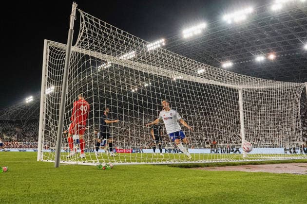UEFA Europa League Qualifikation 2026 2027 - 2. Runde, 23.07.2027 - HNK Hajduk Split (Kroatien) vs. Pafos FC (Zypern) - Stadion Poljud (Split, Kroatien); Michele Sego (Hajduk Split) trifft gegen Radoslaw Majecki (Pafos) das Tor zum 1:0 *** UEFA Europa League Qualifying Round 2, 2026–2027, July 23, 2027, HNK Hajduk Split (Croatia) vs. Pafos FC (Cyprus), Poljud Stadium, Split, Croatia; Michele Sego (Hajduk Split) scores the 1–0 goal against Radoslaw Majecki (Pafos) Copyright: xLUKAxKOLANOVICx