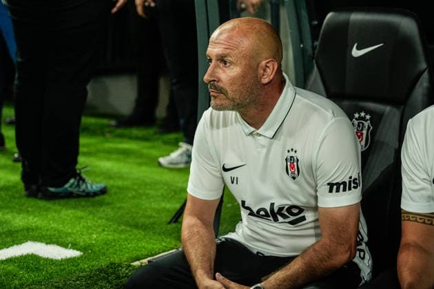 Besiktas JK v Midtjylland - UEFA Europa League 2026 27 Second Qualifying Round First Leg Vincenzo Italiano, Besiktas coach, looks on during the UEFA Europa League 2026 27 second qualifying round first leg match between Besiktas and FC Midtjylland at Tupras Stadium in Istanbul, Turkey, on July 23, 2026. Istanbul Istanbul Turkey  Copyright: xYagizxGurtugx originalFilename:gurtug-besiktas260723_npMYd.jpg