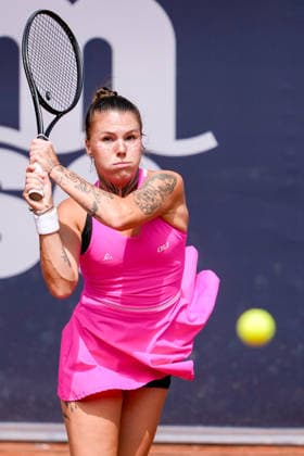 MSC Hamburg Ladies Open - Day 4 First seed Oleksandra Oliynykova of Ukraine plays against Leyre Romero Gormaz of Spain during their round of 16 match at the 2026 MSC Hamburg Ladies Open women s tennis tournament at Am Rothenbaum in Hamburg, Germany. Hamburg Hamburg Germany  Copyright: xOwenxHammondx originalFilename:hammond-2026msch260723_np1Yy.jpg
