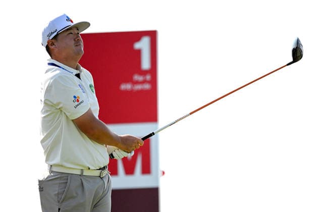 BLAINE, MN - JULY 24: Sungjae Im watches his tee shot on the 1st hole during the first round of the 3M Open on July 24, 2026, at TPC Twin Cities in Blaine, MN. (Photo by Nick Wosika Icon Sportswire) GOLF: JUL 24 PGA, Golf Herren 3M Open EDITORIAL USE ONLY Icon202607243013