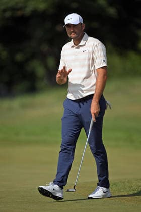 BLAINE, MN - JULY 24: Scottie Scheffler acknowledges the gallery after making birdie on the 1st hole during the first round of the 3M Open on July 24, 2026, at TPC Twin Cities in Blaine, MN. (Photo by Nick Wosika Icon Sportswire) GOLF: JUL 24 PGA, Golf Herren 3M Open EDITORIAL USE ONLY Icon202607243018