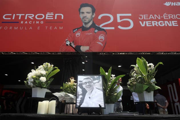 Bild, Kerzen und Blumen in Gedenken den kürzlich verstorbenen Cyril Blais (FRA) Teamchef vor der Citreon Box in der Boxengasse, FIA Formel E Weltmeisterschaft, Saison 12, Tokio E- Prix, 24.07.2026 *** A photo, candles, and flowers in memory of the recently deceased Cyril Blais, FRA team principal, in front of the Citroën pit in the pit lane, FIA Formula E World Championship, Season 12, Tokyo E-Prix, July 24, 2026
