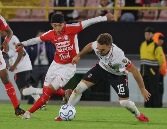 Independiente Santa Fe (COL) v Caracas (VEN) - Copa Conmebol Sudamericana Omar Fernandez of Independiente Santa Fe and Christian Larotonda of Caracas FC compete for the ball during the first leg of the Round of 32 playoff match of the 2026 CONMEBOL Sudamericana Cup at the Nemesio Camacho El Campin Stadium in Bogota, Colombia, on an unspecified date. Bogota Colombia  Copyright: xDanielxGarzonxHerazox originalFilename:garzonherazo-independ260723_npcHt.jpg