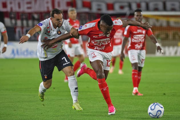 Independiente Santa Fe (COL) v Caracas (VEN) - Copa Conmebol Sudamericana Helibelton Palacios of Independiente Santa Fe (COL) and Robert Hernandez of Caracas FC (VEN) compete for the ball during the first leg of the Round of 32 playoff match of the 2026 CONMEBOL Sudamericana Cup, played at the Nemesio Camacho El Campin Stadium in Bogota, Colombia. Bogota Colombia  Copyright: xDanielxGarzonxHerazox originalFilename:garzonherazo-independ260723_npHal.jpg