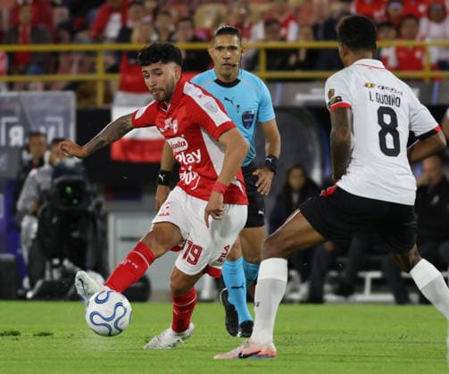 Independiente Santa Fe (COL) v Caracas (VEN) - Copa Conmebol Sudamericana Nahuel Bustos of Independiente Santa Fe (COL) and Irving Gudino of Caracas FC (VEN) compete for the ball during the first leg of the Round of 32 playoff match of the 2026 CONMEBOL Sudamericana Cup, played at the Nemesio Camacho El Campin Stadium in Bogota, Colombia. Bogota Colombia  Copyright: xDanielxGarzonxHerazox originalFilename:garzonherazo-independ260723_np92O.jpg