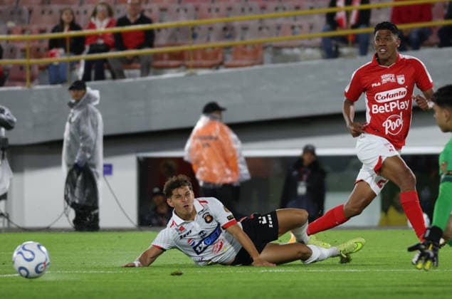 Independiente Santa Fe (COL) v Caracas (VEN) - Copa Conmebol Sudamericana Jeison Angulo of Independiente Santa Fe and Eduardo Fereira of Caracas FC compete for the ball during the first leg of the Round of 32 playoff match of the 2026 CONMEBOL Sudamericana Cup at the Nemesio Camacho El Campin Stadium in Bogota, Colombia, on an unspecified date. Bogota Colombia  Copyright: xDanielxGarzonxHerazox originalFilename:garzonherazo-independ260723_npQzz.jpg