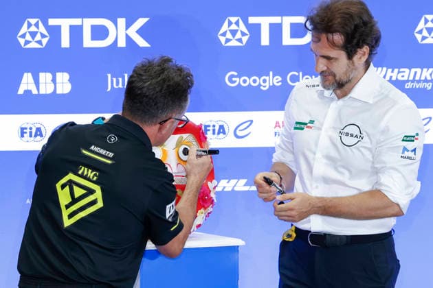 July 24, 2026, Tokyo, Japan: (L to R) Roger Griffiths Team Principal of Andretti Formula E and Tommaso Volpe Managing Director and Team Principal of Nissan Formula E Team, paint an eye to a Japanese lucky charm (daruma) during a press conference, PK, Pressekonferenz for the Formula E Tokyo E-Prix of the 2025Ã¢â‚¬2026 ABB FIA Formula E World Championship, WM, Weltmeisterschaft at Tokyo Big Sight convention center in Tokyo. Formula E 2026: Tokyo E-Prix  - ZUMAm191 20260724_aap_m191_009 Copyright: xRodrigoxReyesxMarinx