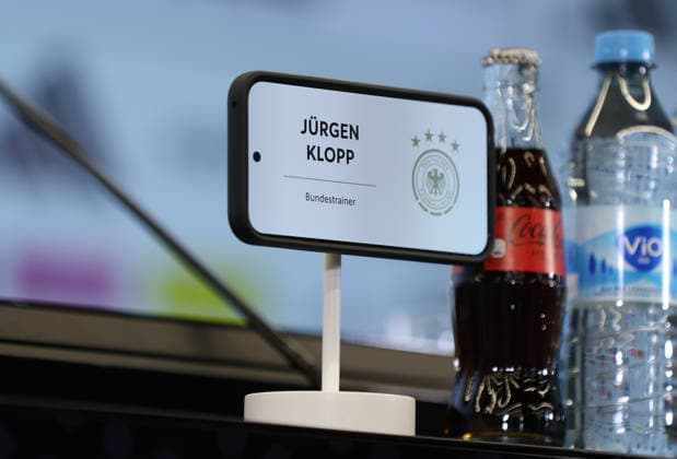 24.07.2026, Fussball DFB-Pressekonferenz, Vorstellung des neuen Bundestrainers Jürgen Klopp, Namenaufsteller auf dem Podium DFL DFB REGULATIONS PROHIBIT ANY USE OF PHOTOGRAPHS AS IMAGE SEQUENCES AND OR QUASI-VIDEO. xdcx *** July 24, 2026, DFB Soccer Press Conference, Introduction of the New National Team Coach Jürgen Klopp, Lineup on the Podium DFL DFB REGULATIONS PROHIBIT ANY USE OF PHOTOGRAPHS AS IMAGE SEQUENCES AND OR QUASI-VIDEO xdcx Copyright: HMBxMedia Claus
