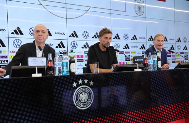 24.07.2026, Fussball DFB-Pressekonferenz, Vorstellung des neuen Bundestrainers Jürgen Klopp mit DFB-Präsident Bernd Neuendorf und 1. DFB-Vizepräsident Hans-Joachim Watzke (Deutsche Fussball Nationalmannschaft, DFB) DFL DFB REGULATIONS PROHIBIT ANY USE OF PHOTOGRAPHS AS IMAGE SEQUENCES AND OR QUASI-VIDEO. xdcx *** July 24, 2026, DFB Soccer Press Conference, Introduction of the new national team coach Jürgen Klopp with DFB President Bernd Neuendorf and DFB Vice President Hans Joachim Watzke, German National Soccer Team, DFB, DFL—DFB regulations prohibit any use of photographs as image sequences and or quasi-video xdcx Copyright: HMBxMedia Claus