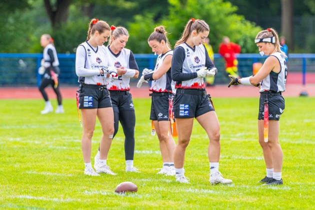 Munich Spatzen (grün) gegen Düsseldorf Firecats (weiß) - Halbfinale Frauen - Flag Football - Die Finals 2026 (24.07.2026, Hannover Erika-Fisch-Stadion (Hannover, GER), *** Munich Spatzen (green) vs. Düsseldorf Firecats (white) Women s Flag Football Semifinal, The Finals 2026, July 24, 2026, Erika Fisch Stadium, Hanover, GER, Copyright: xJanxGuentherx