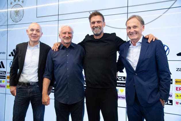 v.l. Bernd NEUENDORF (GER, DFB Praesident) Rudi VOELLER (VÖLLER) (GER, DFB Sportdirektor Nationalmannschaft) Trainer Bundestrainer Juergen KLOPP (Jürgen, GER) Hans-Joachim WATZKE, DFB-Vizepraesident, Pressekonferenz des DFB zur Vorstellung von Juergen Klopp als neuer Fussball-Bundestrainer, DFB-Campus in Frankfurt am 24.07.2026 Â *** From left: Bernd NEUENDORF (GER), DFB President Rudi VOELLER (GER), DFB Director of Sports, National Team Coach, National Team Head Coach Jürgen KLOPP (GER), Hans Joachim WATZKE, DFB Vice President, DFB press conference to introduce Juergen Klopp as the new national soccer team coach, DFB Campus in Frankfurt on July 24, 2026 Â