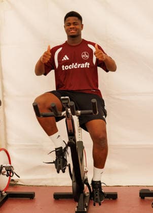 24.07.2026 - Fussball - 2. Fussball-Bundesliga - Saison 2026 2027 - 1. FC Nürnberg FCN Club - Trainingslager Sommer Sommertrainingslager Gais - Bruneck - Südtirol - Zink DaMa - xdaxmax - Mikayil Faye (1. FC Nürnberg FCN ) fährt sich warm - zeigt Daumen hoch Daumen nach oben *** July 24, 2026 Soccer 2 Bundesliga 2026–2027 Season 1. FC Nürnberg (FCN) Club Summer Training Camp Summer Training Camp in Gais, Brunico, South Tyrol Zink DaMa xdaxmax Mikayil Faye 1. FC Nürnberg FCN warms up, gives a thumbs-up, thumbs up