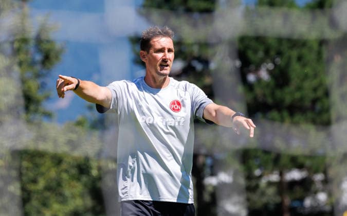 24.07.2026 - Fussball - 2. Fussball-Bundesliga - Saison 2026 2027 - 1. FC Nürnberg FCN Club - Trainingslager Sommer Sommertrainingslager Gais - Bruneck - Südtirol - Zink DaMa - xdaxmax - Miroslav Miro Klose ( Trainer 1. FC Nürnberg FCN ) zeigt an gestikuliert dirigiert gibt Anweisungen *** July 24, 2026 Soccer 2 Soccer Bundesliga 2026–2027 Season 1. FC Nürnberg (FCN) Club Summer Training Camp Summer Training Camp in Gais, Bruneck, South Tyrol Zink DaMa xdaxmax Miroslav Miro Klose, Coach of 1. FC Nürnberg FCN points, gestures, directs, gives instructions