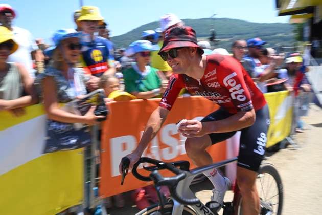 Tour de France 2026 Stage 19 ALPE D HUEZ, FRANCE - JULY 24 : rider of team Lotto Intermarche during stage 19 of the 113rd edition of Tour de France an UCI World Tour 2.UWT cycling road race stage for Men Elite of 128 km with start in Gap and finish in Alpe d Huez on July 24, 2026 in Alpe d Huez, France, 24 07 2026 ( Motordriver Kurt Vandenborre - Alpe d Huez France  Copyright: xGvgx
