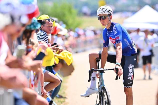 Tour de France 2026 Stage 19 ALPE D HUEZ, FRANCE - JULY 24 : Verstrynge Emiel (BEL) of Alpecin - Premier Tech during stage 19 of the 113rd edition of Tour de France an UCI World Tour 2.UWT cycling road race stage for Men Elite of 128 km with start in Gap and finish in Alpe d Huez on July 24, 2026 in Alpe d Huez, France, 24 07 2026 ( Motordriver Kurt Vandenborre - Alpe d Huez France  Copyright: xGvgx