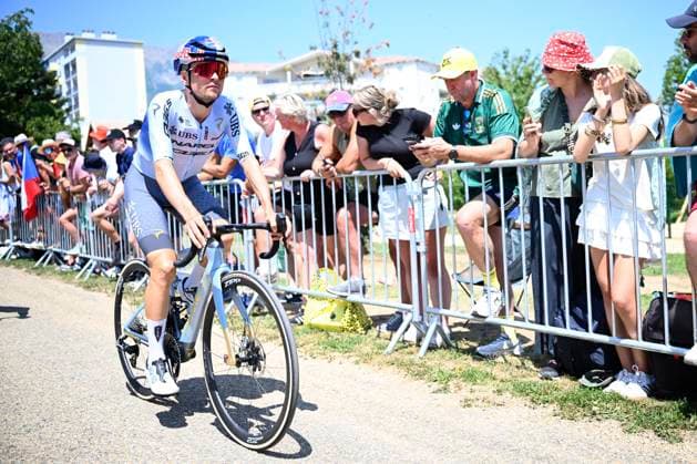 Tour de France 2026 Stage 19 ALPE D HUEZ, FRANCE - JULY 24 : Pidcock Tom (GBR) of Pinarello - Q36.5 Pro Cycling Team during stage 19 of the 113rd edition of Tour de France an UCI World Tour 2.UWT cycling road race stage for Men Elite of 128 km with start in Gap and finish in Alpe d Huez on July 24, 2026 in Alpe d Huez, France, 24 07 2026 ( Motordriver Kurt Vandenborre - Alpe d Huez France  Copyright: xGvgx