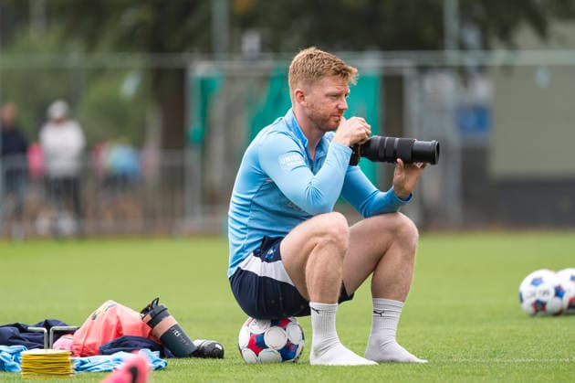 260724 Anders Christiansen fotograferar under en träning med Malmö FF den 24 juli 2026 i Malmö. *** 260724 Anders Christiansen takes photos during a training session with Malmö FF on July 24, 2026, in Malmö  Copyright: CHRISTIANxÖRNBERG BB260724CO043