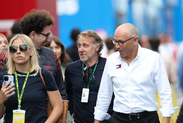 24.07.2026, Hungaroring, Budapest, FORMULA 1 AWS HUNGARIAN GRAND PRIX 2026 , im Bild Teamchef Mattia Binotto, Audi Revolut F1 Team, Ex Formel 1 Fahrer Luca Badoer, Formel 1 Chef Stefano Domenicali. (Photo by Milan Klemenc Hasan Bratic DeFodi Images) - *** July 24, 2026, Hungaroring, Budapest, 2026 FORMULA 1 AWS HUNGARIAN GRAND PRIX, pictured: Team Principal Mattia Binotto, Audi Revolut F1 Team, former Formula 1 driver Luca Badoer, Formula 1 Chief Stefano Domenicali. Photo by Milan Klemenc, Hasan Bratic, DeFodi Images