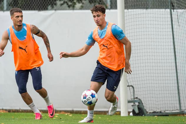 260724 Noah Astrand John och Kenan Busuladzic under en träning med Malmö FF den 24 juli 2026 i Malmö. *** 260724 Noah Astrand, John, and Kenan Busuladzic during a training session with Malmö FF on July 24, 2026, in Malmö  Copyright: CHRISTIANxÖRNBERG BB260724CO055