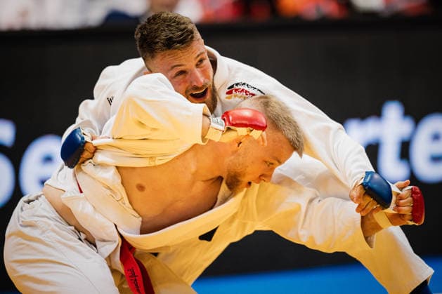 Die Finals 2026 - Ju-Jutsu, 24.07.2026 Rudolf Shophaus (Team Nord - Rot) Flo Pommert (Team West - Blau) Vorrunde; Die Finals 2026 - Ju-Jutsu am 24.07.2026 in der Swiss Life Hall, Hannover *** The 2026 Ju-Jutsu Finals, July 24, 2026: Rudolf Shophaus (Team North, Red) vs. Flo Pommert (Team West, Blue) – Preliminary Round. The 2026 Ju-Jutsu Finals on July 24, 2026, at the Swiss Life Hall in Hanover Copyright: xBEAUTIFULxSPORTS Tonhäuserx