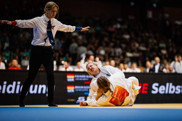 Die Finals 2026 - Ju-Jutsu, 24.07.2026 Alina Flehmer (Team Nord - Rot) Elsa Braun (Team West - Blau) Vorrunde; Die Finals 2026 - Ju-Jutsu am 24.07.2026 in der Swiss Life Hall, Hannover *** The 2026 Ju-Jutsu Finals, July 24, 2026: Alina Flehmer (Team North Red), Elsa Braun (Team West Blue) – Preliminary Round of The 2026 Ju-Jutsu Finals on July 24, 2026, at the Swiss Life Hall in Hanover Copyright: xBEAUTIFULxSPORTS Tonhäuserx