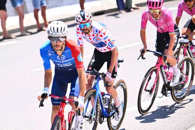 Tour de France 2026 Stage 19 ALPE D HUEZ, FRANCE - JULY 24 : Paret-Peintre Valentin (FRA) of Soudal Quick-Step during stage 19 of the 113rd edition of Tour de France an UCI World Tour 2.UWT cycling road race stage for Men Elite of 128 km with start in Gap and finish in Alpe d Huez on July 24, 2026 in Alpe d Huez, France, 24 07 2026 ( Motordriver Kurt Vandenborre - Alpe d Huez France  Copyright: xGvgx