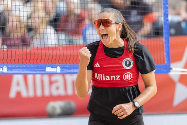 Deutsche Meisterschaften im Beach-Volleyball. 2026 Leonie Klinke (Olympischer Club BW Stuttgart). Deutsche Meisterschaften im Beach-Volleyball am 24. Juli 2026 in Hannover. Viertelfinalspiele., Hannover Niedersachsen Deutschland Opernplatz *** 2026 German Beach Volleyball Championships Leonie Klinke Olympischer Sport Club BW Stuttgart German Beach Volleyball Championships on July 24, 2026, in Hanover Quarterfinal matches, Hanover, Lower Saxony, Germany, Opernplatz