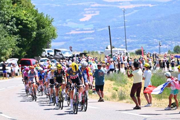 Tour de France 2026 Stage 19 ALPE D HUEZ, FRANCE - JULY 24 : Simmons Quinn (USA) of Lidl - Trek during stage 19 of the 113rd edition of Tour de France an UCI World Tour 2.UWT cycling road race stage for Men Elite of 128 km with start in Gap and finish in Alpe d Huez on July 24, 2026 in Alpe d Huez, France, 24 07 2026 ( Motordriver Kurt Vandenborre - Alpe d Huez France  Copyright: xGvgx