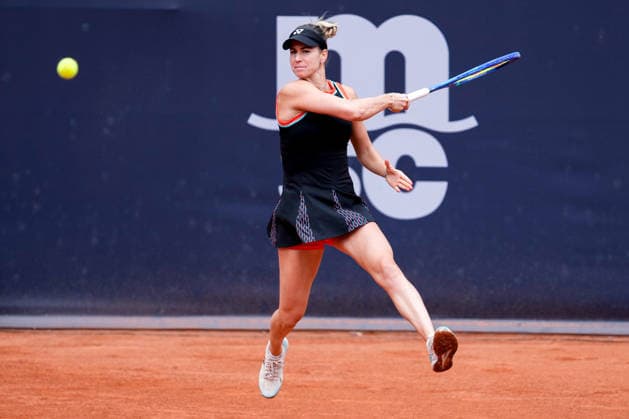 MSC Hamburg Ladies Open - Day 5 Fourth seed Anna Bondar of Hungary is in action during her quarterfinal match against Alina Charaeva of Armenia at the 2026 MSC Hamburg Ladies Open women s tennis tournament at Am Rothenbaum in Hamburg, Germany. Hamburg Hamburg Germany  Copyright: xOwenxHammondx originalFilename:hammond-2026msch260724_np6RD.jpg