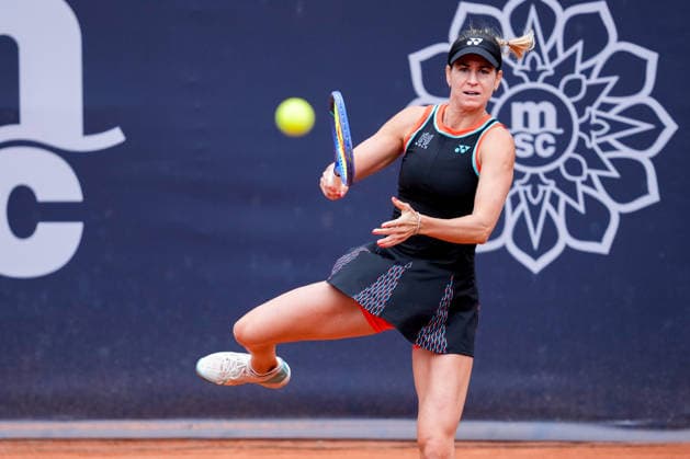 MSC Hamburg Ladies Open - Day 5 Fourth seed Anna Bondar of Hungary is in action during her quarterfinal match against Alina Charaeva of Armenia at the 2026 MSC Hamburg Ladies Open women s tennis tournament at Am Rothenbaum in Hamburg, Germany. Hamburg Hamburg Germany  Copyright: xOwenxHammondx originalFilename:hammond-2026msch260724_npBKC.jpg