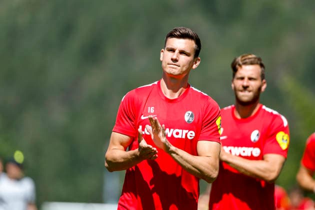 Yannik Engelhardt, SC Freiburg, age 16, warming up before kickoff, Austria, soccer, friendly match, 2026–2027, SC Freiburg vs. Derby County, July 24, 2026, Imst Velly Arena, Austria Copyright: xGrantxHubbsx