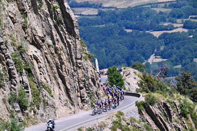 Tour de France 2026 Stage 19 ALPE D HUEZ, FRANCE - JULY 24 : illustration picture peloton during stage 19 of the 113rd edition of Tour de France an UCI World Tour 2.UWT cycling road race stage for Men Elite of 128 km with start in Gap and finish in Alpe d Huez on July 24, 2026 in Alpe d Huez, France, 24 07 2026 ( Motordriver Kurt Vandenborre - Alpe d Huez France  Copyright: xGvgx