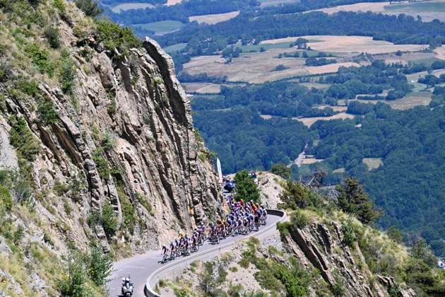 Tour de France 2026 Stage 19 ALPE D HUEZ, FRANCE - JULY 24 : illustration picture peloton during stage 19 of the 113rd edition of Tour de France an UCI World Tour 2.UWT cycling road race stage for Men Elite of 128 km with start in Gap and finish in Alpe d Huez on July 24, 2026 in Alpe d Huez, France, 24 07 2026 ( Motordriver Kurt Vandenborre - Alpe d Huez France  Copyright: xGvgx