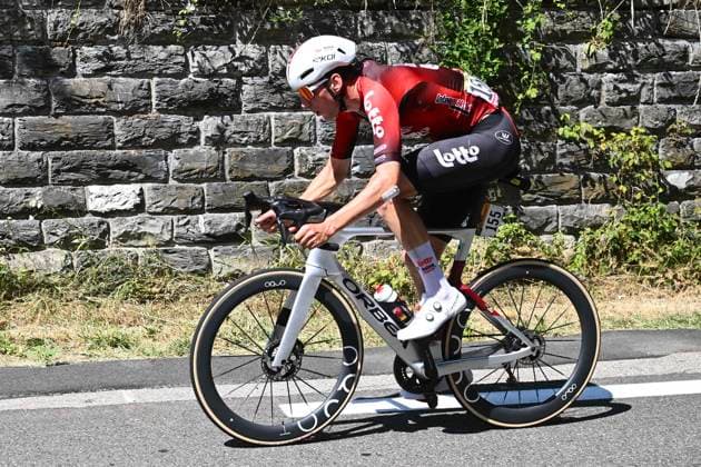 Tour de France 2026 Stage 19 ALPE D HUEZ, FRANCE - JULY 24 : Slock Liam (BEL) of Lotto - Intermarche during stage 19 of the 113rd edition of Tour de France an UCI World Tour 2.UWT cycling road race stage for Men Elite of 128 km with start in Gap and finish in Alpe d Huez on July 24, 2026 in Alpe d Huez, France, 24 07 2026 ( Motordriver Kurt Vandenborre - Alpe d Huez France  Copyright: xGvgx