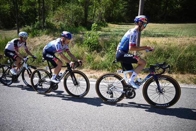 Tour de France 2026 Stage 19 ALPE D HUEZ, FRANCE - JULY 24 : Evenepoel Remco (BEL) of Red Bull - BORA - Hansgrohe uring stage 19 of the 113rd edition of Tour de France an UCI World Tour 2.UWT cycling road race stage for Men Elite of 128 km with start in Gap and finish in Alpe d Huez on July 24, 2026 in Alpe d Huez, France, 24 07 2026 ( Motordriver Kurt Vandenborre - Alpe d Huez France  Copyright: xGvgx