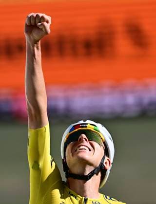 Tour de France 2026 Stage 19 ALPE D HUEZ, FRANCE - JULY 24 : Pogacar Tadej (SLO) of UAE Team Emirates - XRG wins during stage 19 of the 113rd edition of Tour de France an UCI World Tour 2.UWT cycling road race stage for Men Elite of 128 km with start in Gap and finish in Alpe d Huez on July 24, 2026 in Alpe d Huez, France, 24 07 2026 ( Motordriver Kurt Vandenborre - Alpe d Huez France  Copyright: xPeterxDexVoechtx