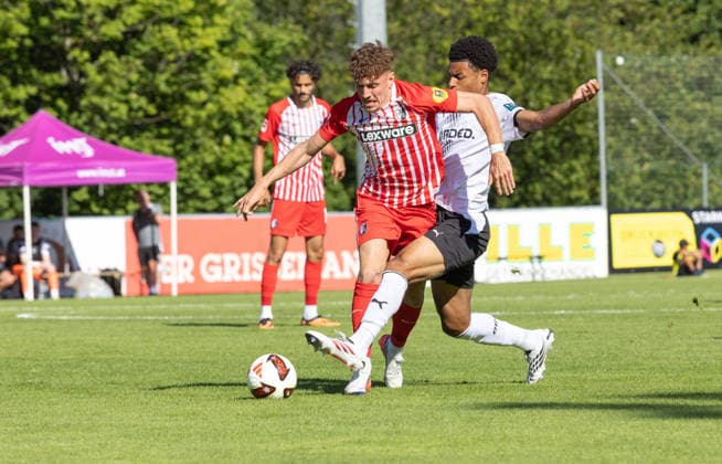 SOCCER - Freiburg vs Derby, test match IMST,AUSTRIA,24.JUL.26 - SOCCER - 1. DFL, 1. Deutsche Bundesliga, EFL Championship, SC Freiburg vs Derby County FC, test match. Image shows Remi Harvey (Derby County and Philipp Treu (Freiburg).  GEPAxpictures xMichaelxKristen