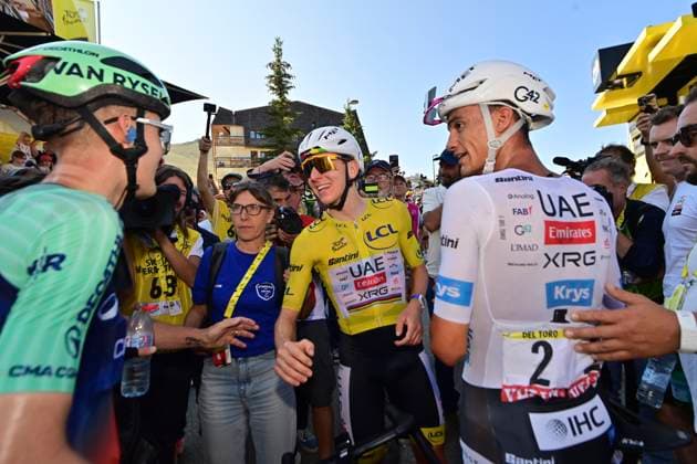 Tour de France 2026 Stage 19 ALPE D HUEZ, FRANCE - JULY 24 : Del Toro Isaac (MEX) of UAE Team Emirates - XRG and Pogacar Tadej (SLO) of UAE Team Emirates - XRG celebrates the victory after stage 19 of the 113rd edition of Tour de France an UCI World Tour 2.UWT cycling road race stage for Men Elite of 128 km with start in Gap and finish in Alpe d Huez on July 24, 2026 in Alpe d Huez, France, 24 07 2026 Alpe d Huez France  Copyright: xPetexGodingx