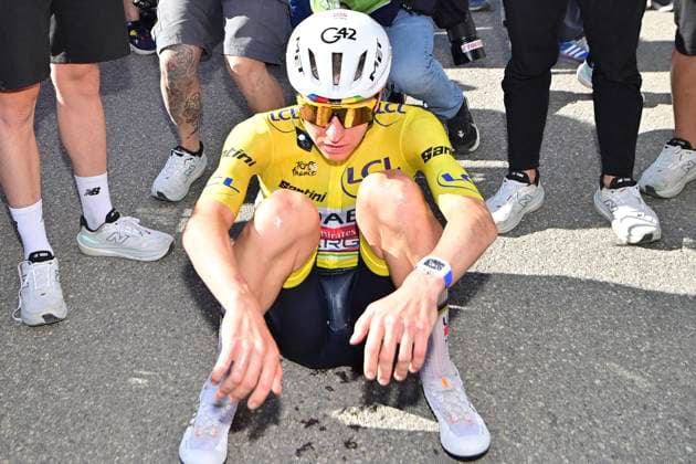 Tour de France 2026 Stage 19 ALPE D HUEZ, FRANCE - JULY 24 : Pogacar Tadej (SLO) of UAE Team Emirates - XRG celebrates the victory after stage 19 of the 113rd edition of Tour de France an UCI World Tour 2.UWT cycling road race stage for Men Elite of 128 km with start in Gap and finish in Alpe d Huez on July 24, 2026 in Alpe d Huez, France, 24 07 2026 Alpe d Huez France  Copyright: xPetexGodingx